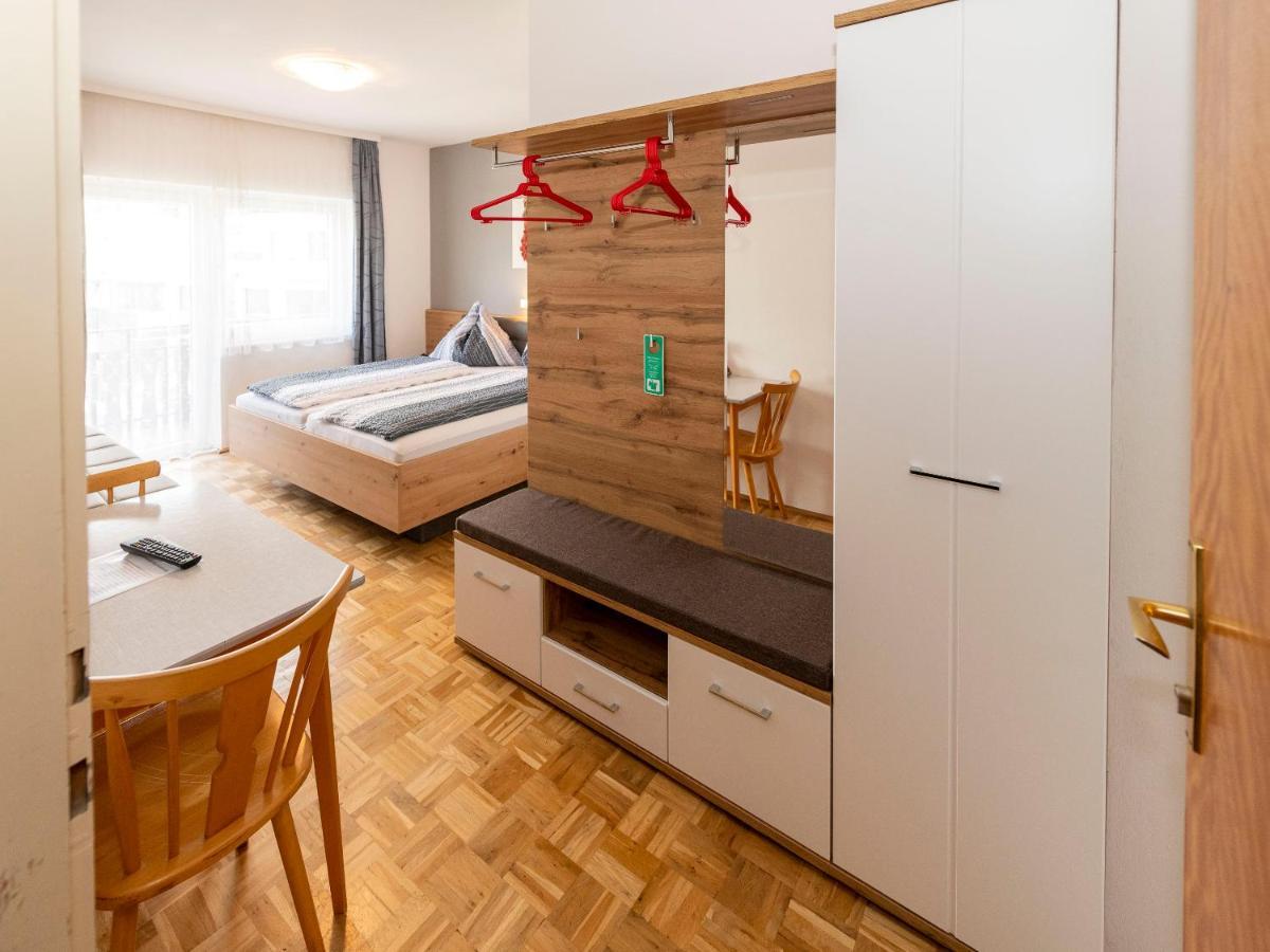 Gaestehaus Genf Velden am Wörthersee Екстериор снимка
