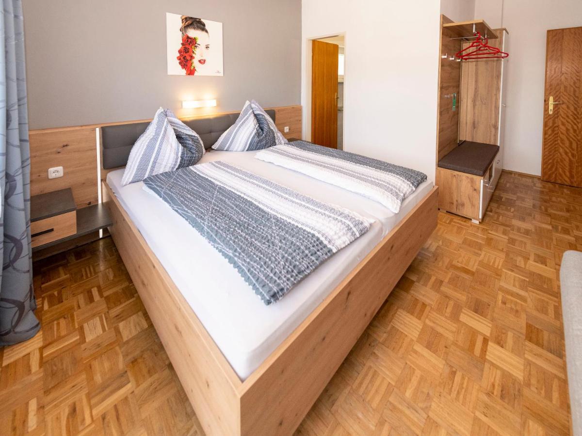 Gaestehaus Genf Velden am Wörthersee Екстериор снимка