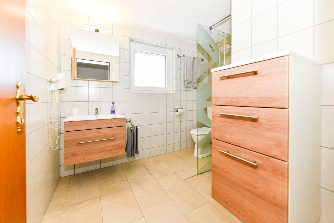 Gaestehaus Genf Velden am Wörthersee Екстериор снимка