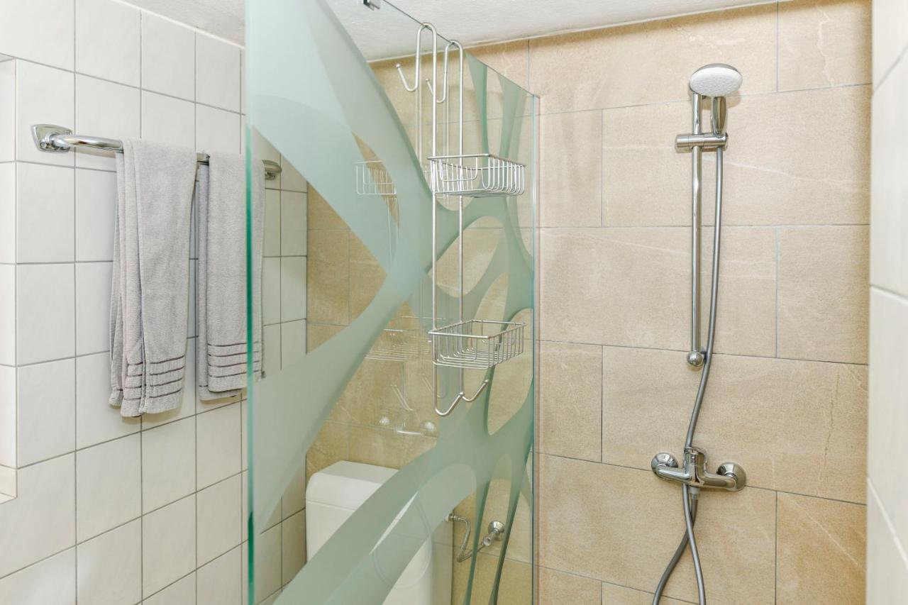 Gaestehaus Genf Velden am Wörthersee Екстериор снимка