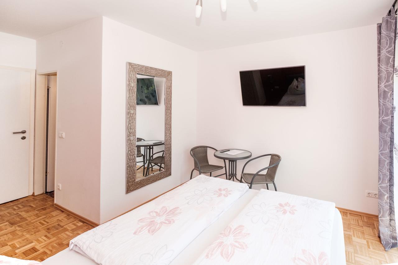 Gaestehaus Genf Velden am Wörthersee Екстериор снимка