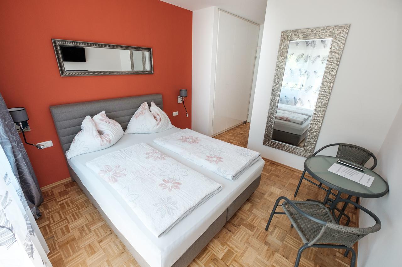 Gaestehaus Genf Velden am Wörthersee Екстериор снимка